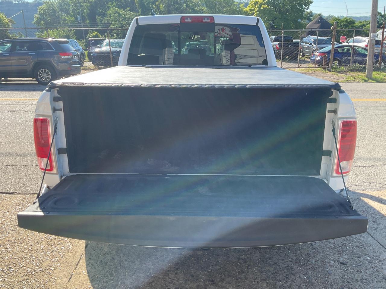 RAM 1500 Laramie Quad Cab 4WD 2015
