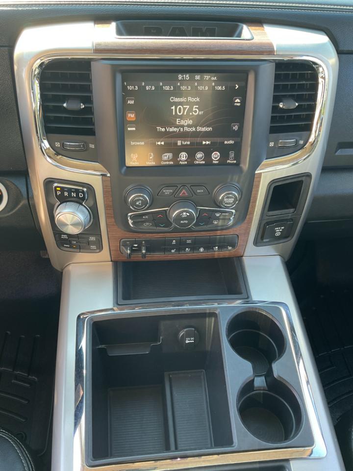 RAM 1500 Laramie Quad Cab 4WD 2015