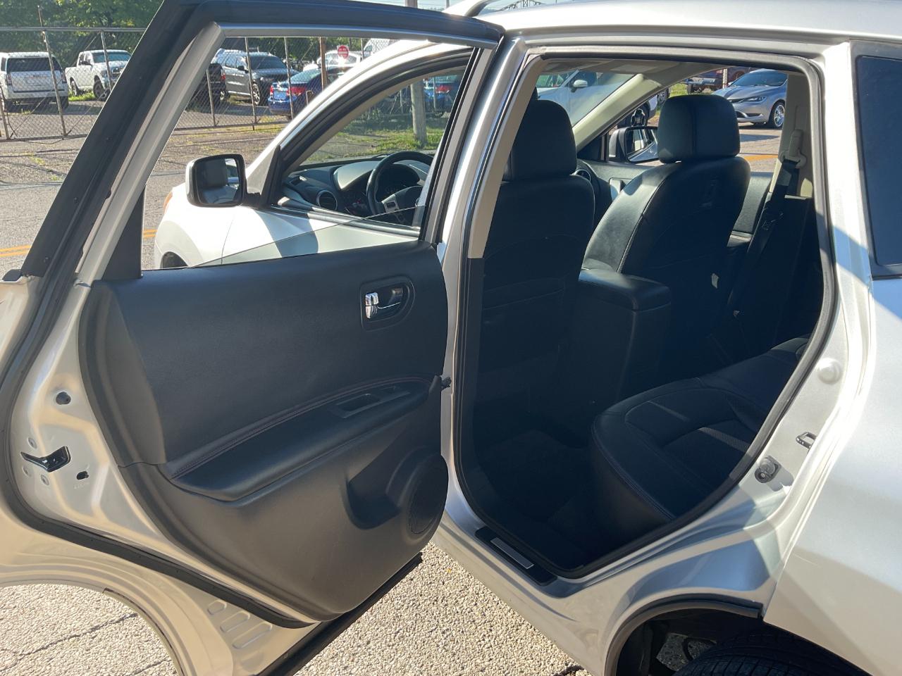 Nissan Rogue SL 4D SUV AWD 2011