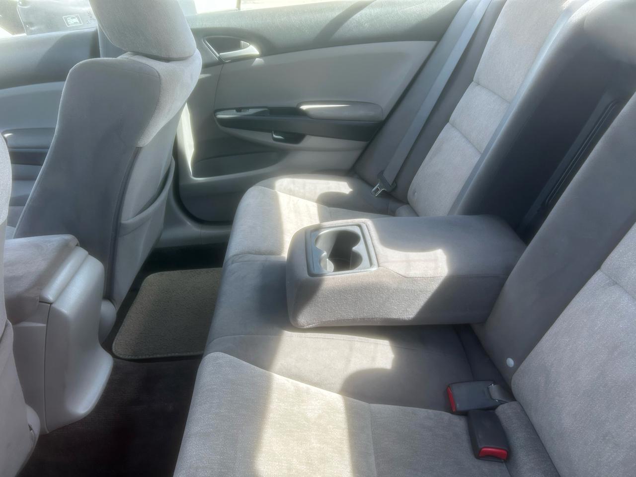 Honda Accord LX sedan AT 2010