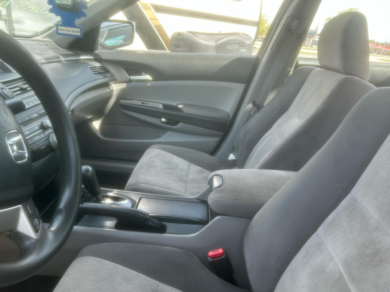 Honda Accord LX sedan AT 2010