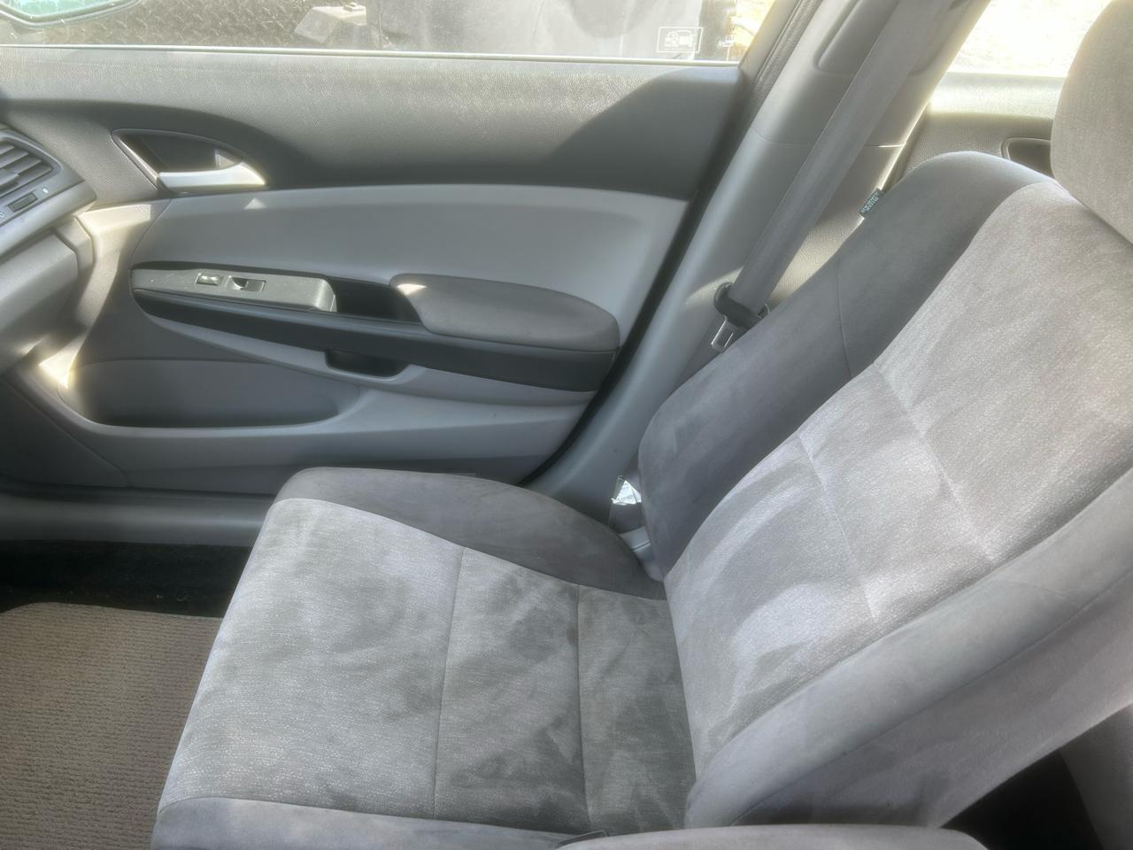 Honda Accord LX sedan AT 2010