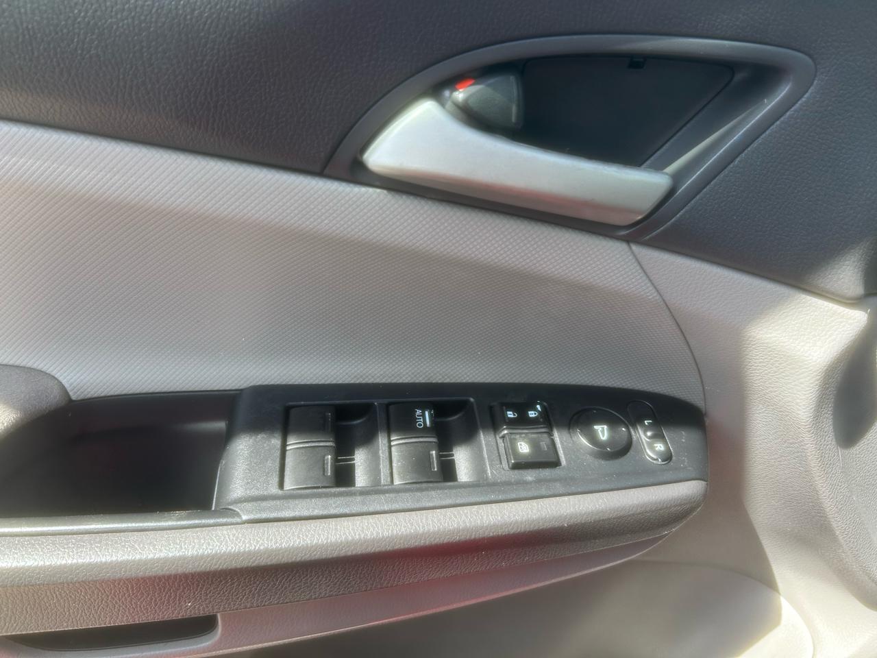 Honda Accord LX sedan AT 2010