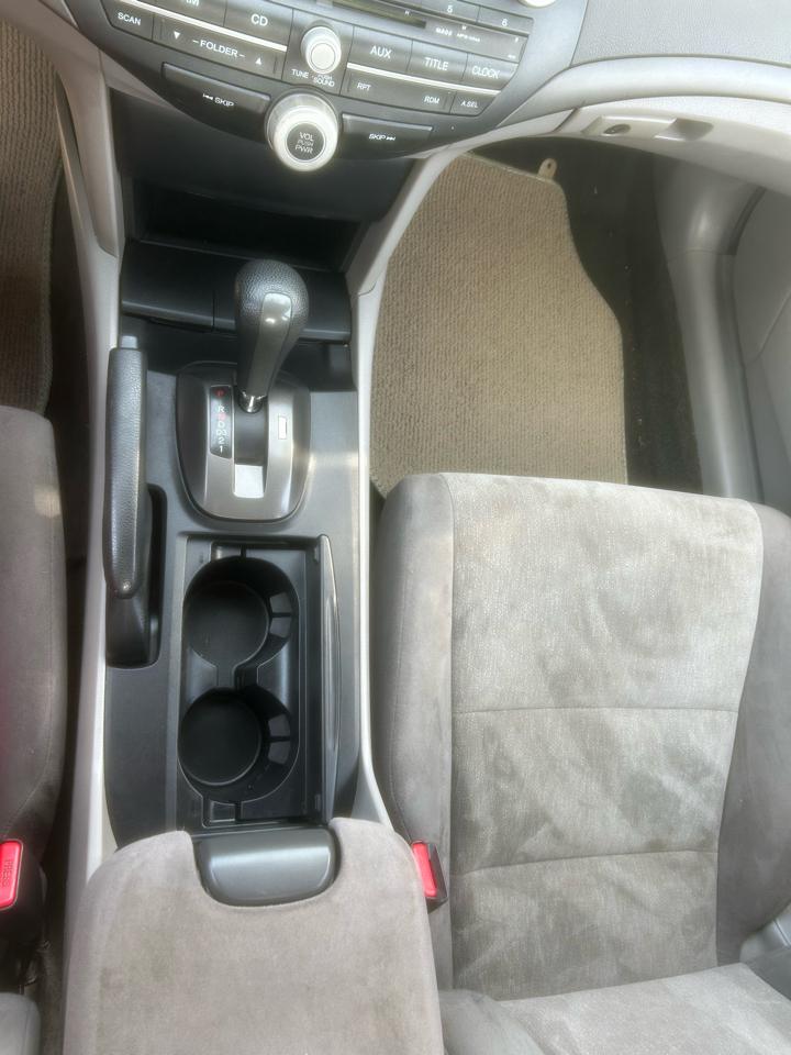Honda Accord LX sedan AT 2010