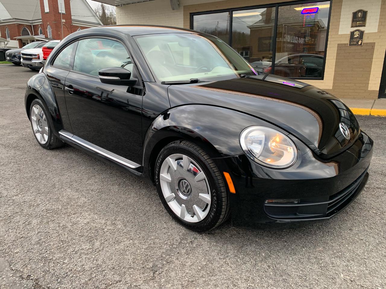 Volkswagen Beetle 2.5L 2D Coupe 2012