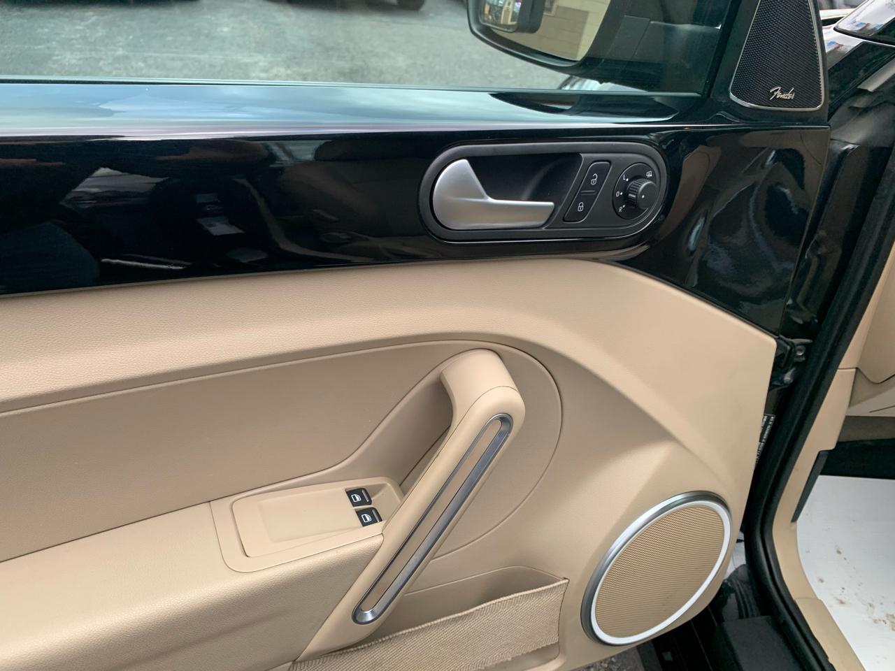 Volkswagen Beetle 2.5L 2D Coupe 2012