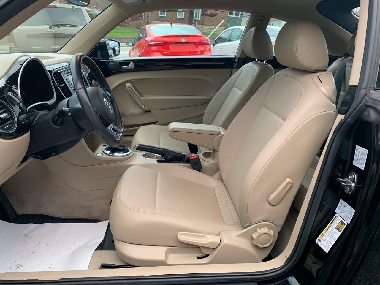 Volkswagen Beetle 2.5L 2D Coupe 2012