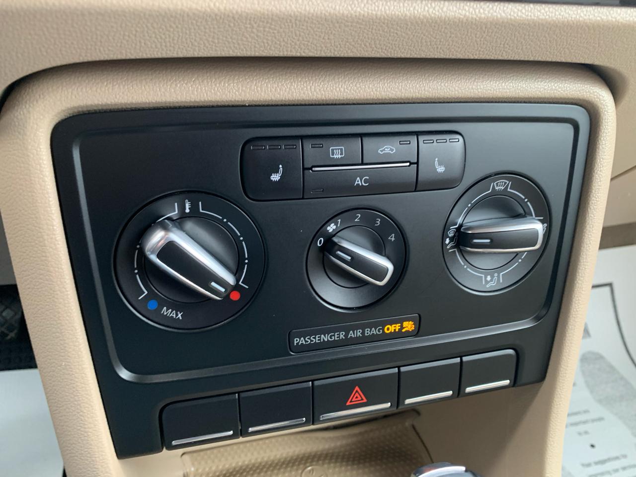 Volkswagen Beetle 2.5L 2D Coupe 2012