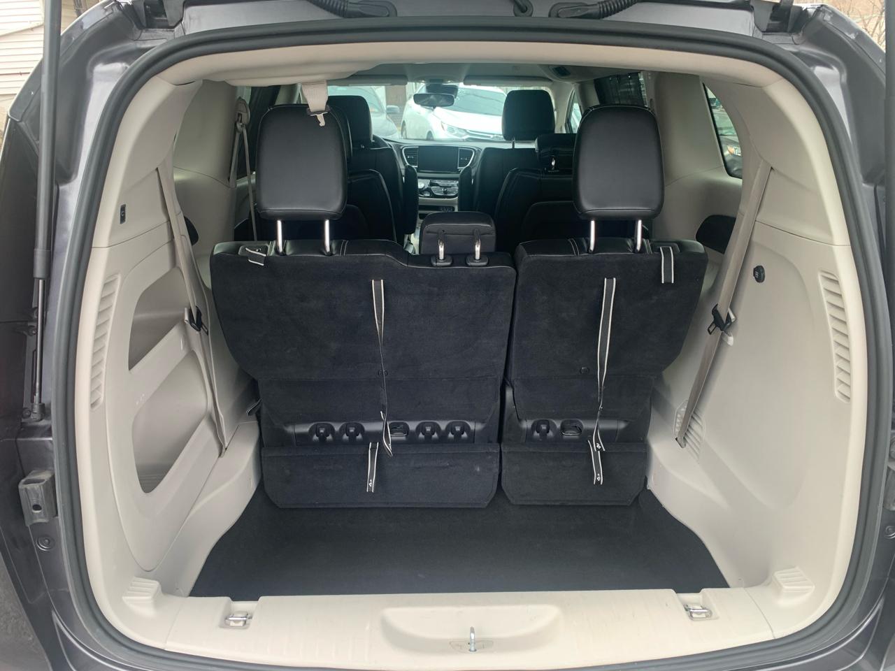 Chrysler Pacifica Touring L 2023