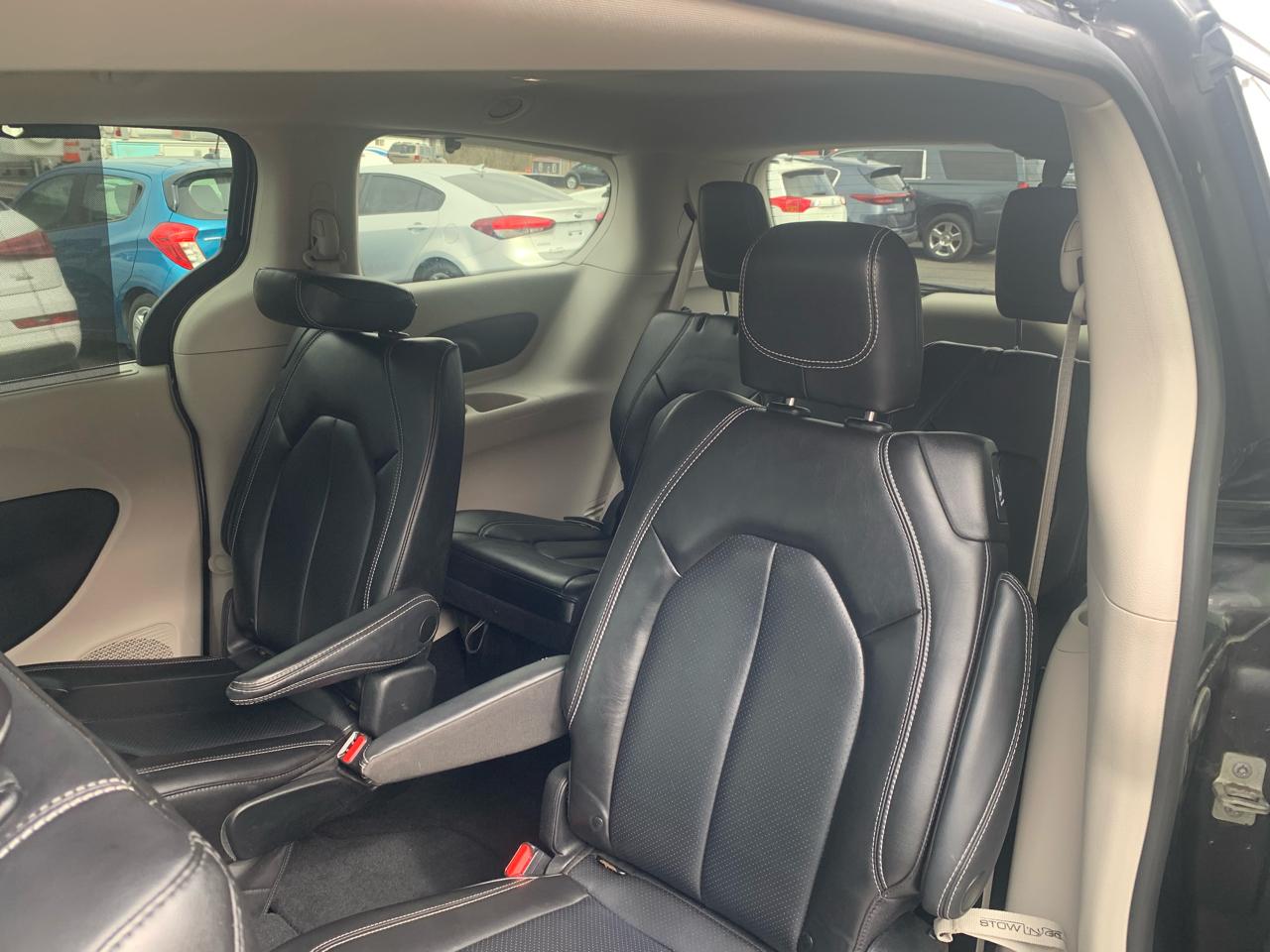 Chrysler Pacifica Touring L 2023