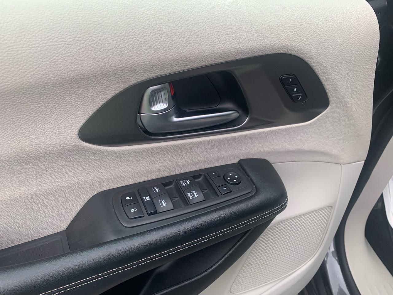 Chrysler Pacifica Touring L 2023