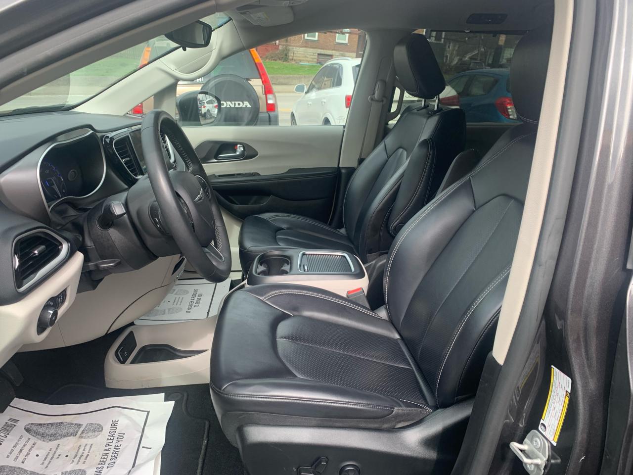 Chrysler Pacifica Touring L 2023