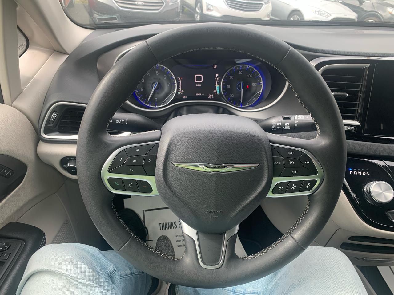 Chrysler Pacifica Touring L 2023