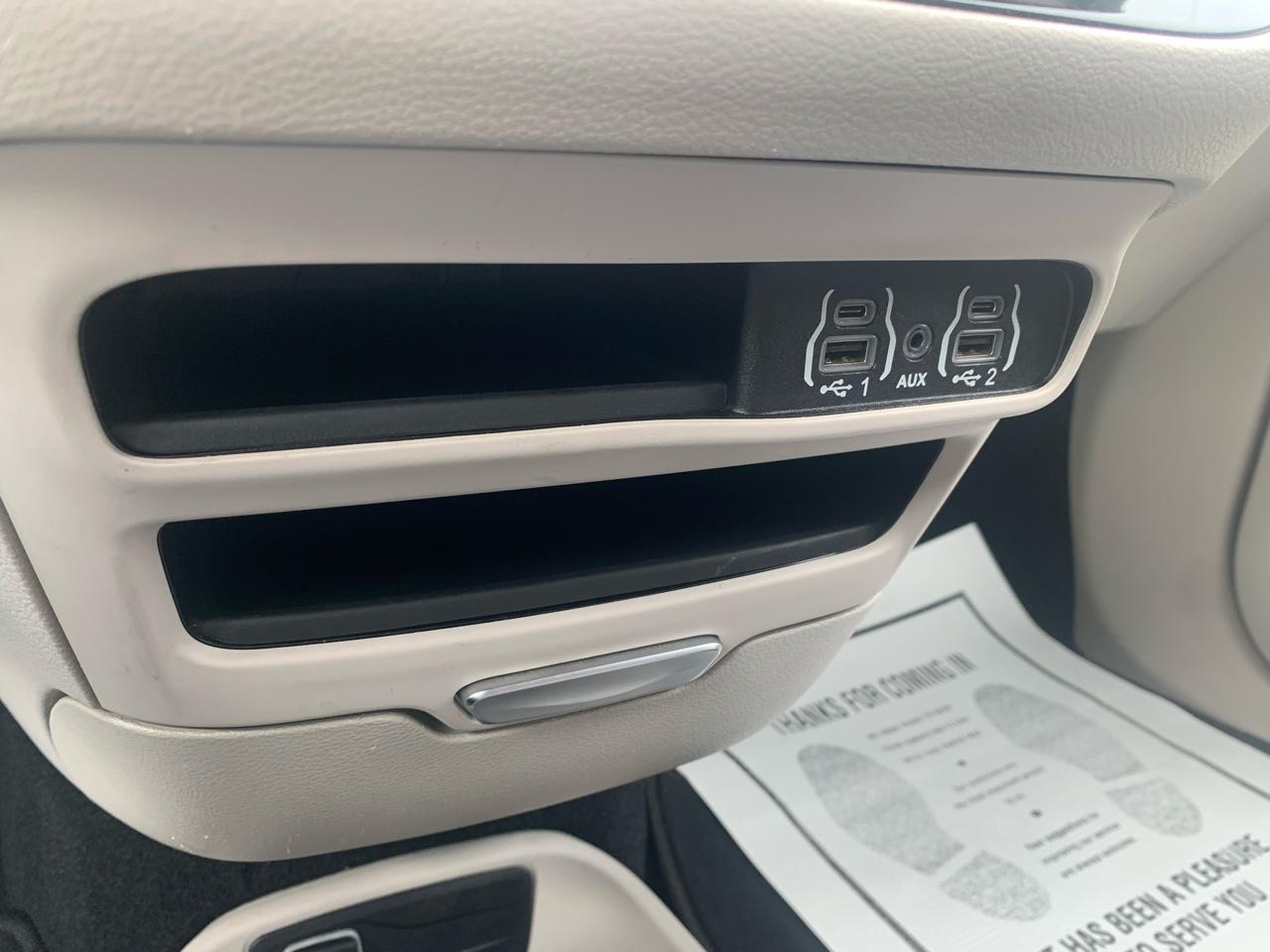 Chrysler Pacifica Touring L 2023