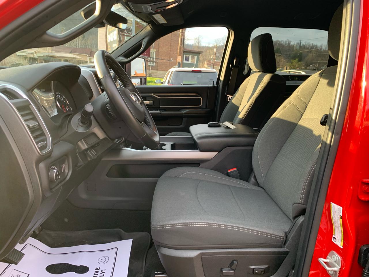 RAM 2500 Big Horn Crew Cab 4WD SWB 2024