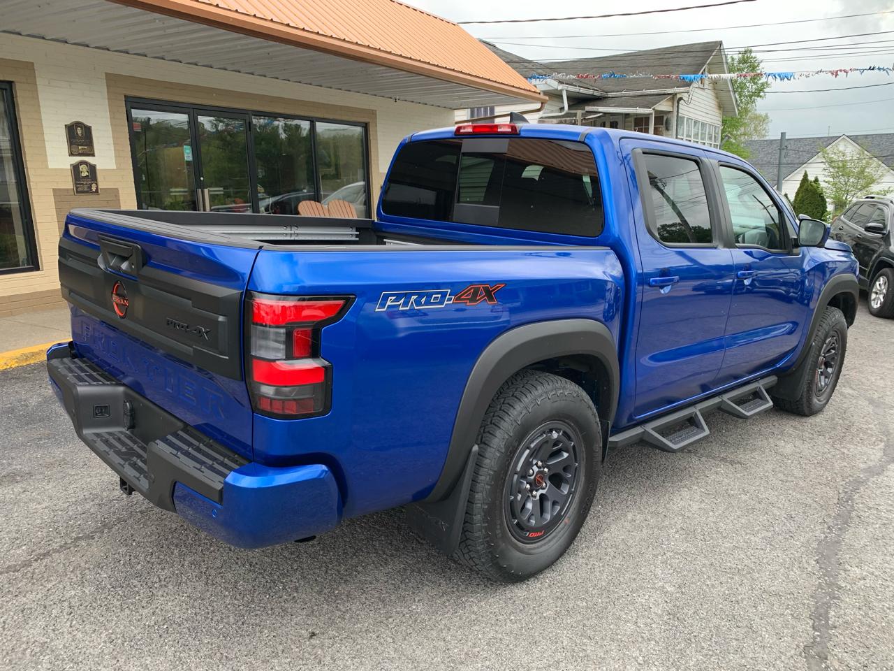 Nissan Frontier PRO-4X Crew Cab 4WD 2026