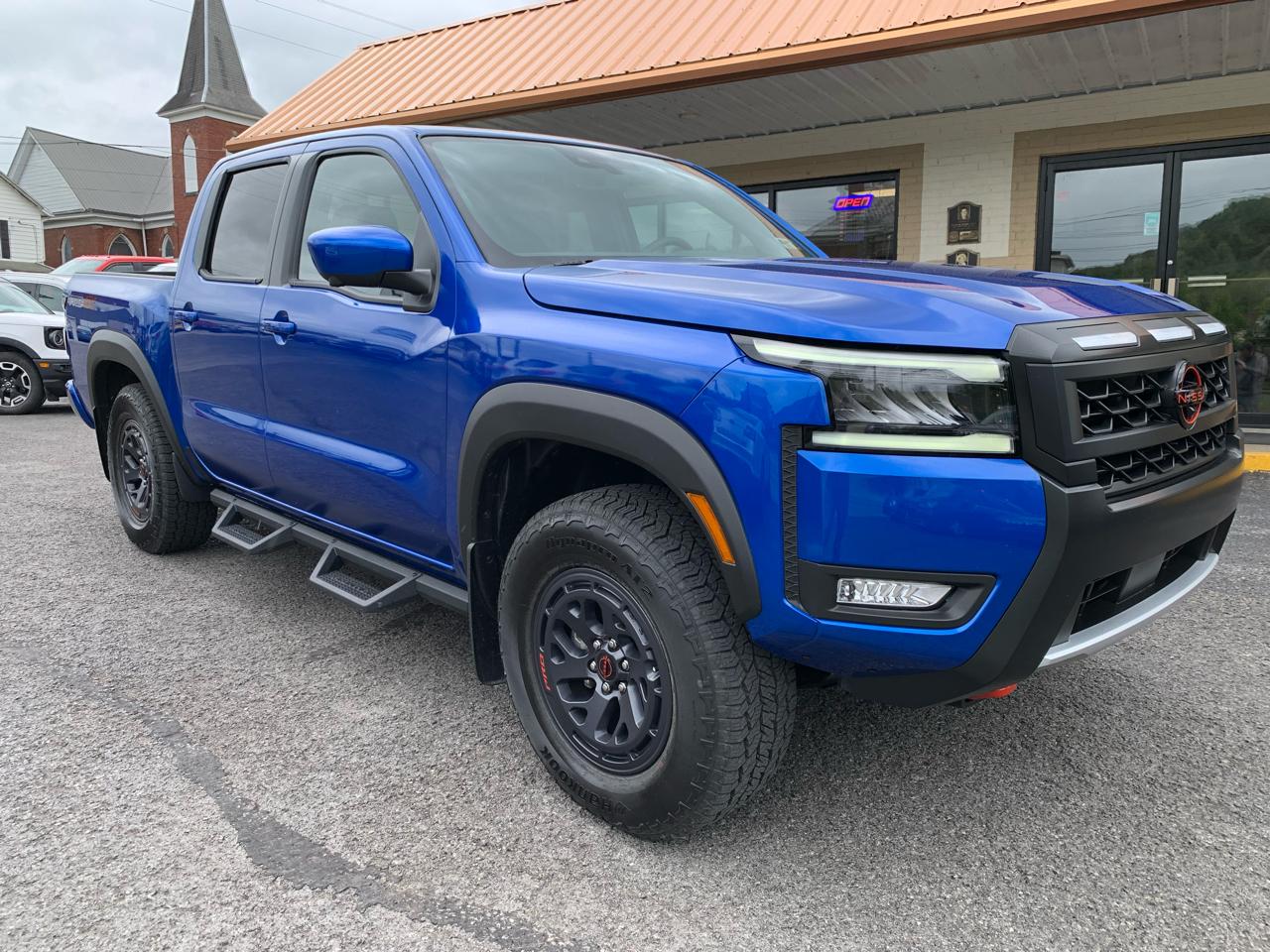 Nissan Frontier PRO-4X Crew Cab 4WD 2026