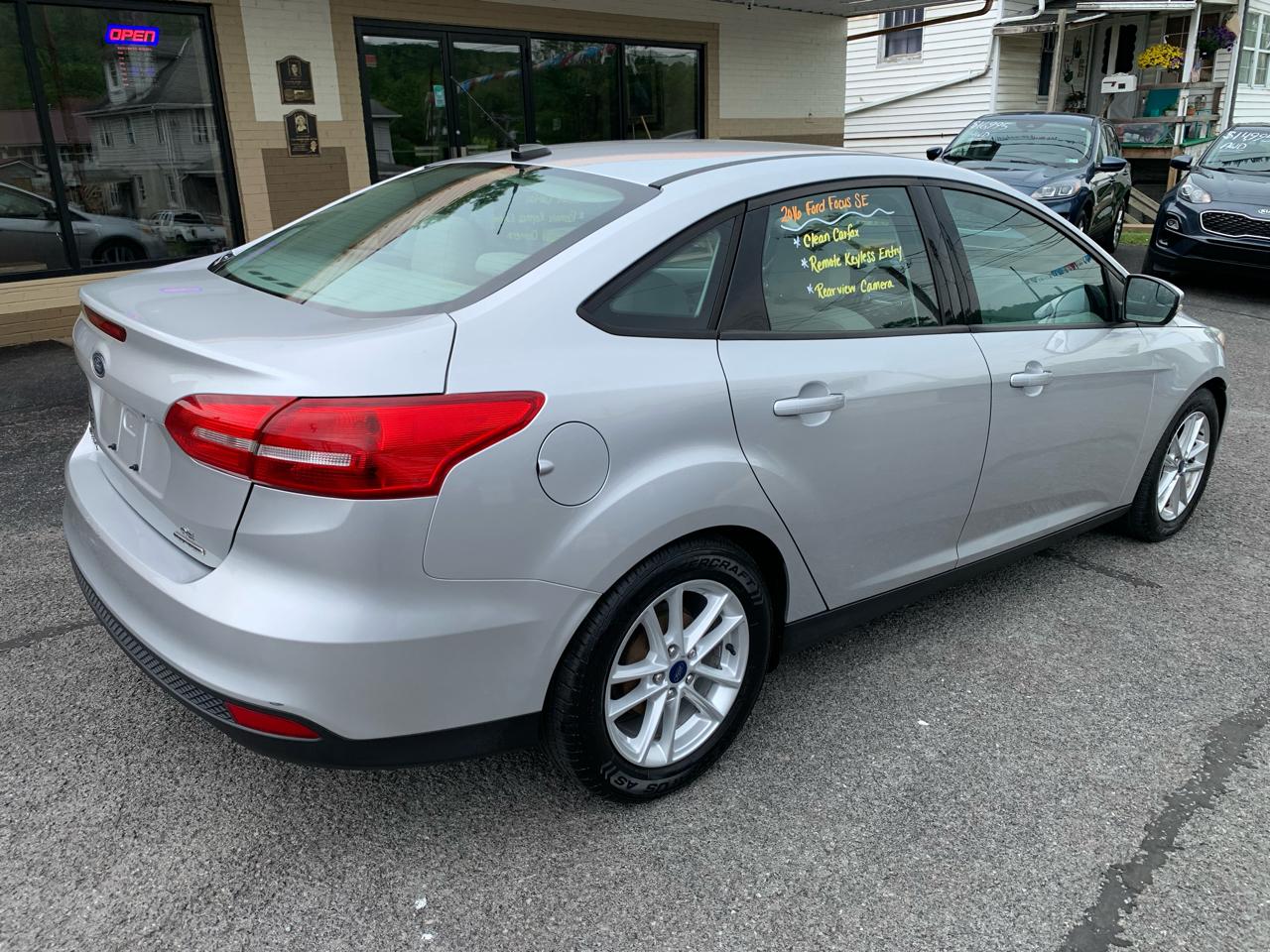 Ford Focus SE Sedan 2016
