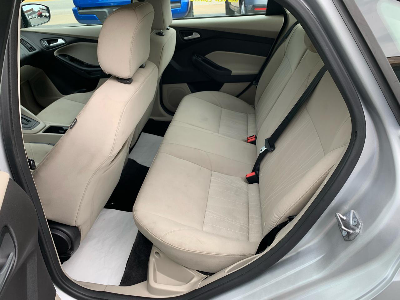 Ford Focus SE Sedan 2016
