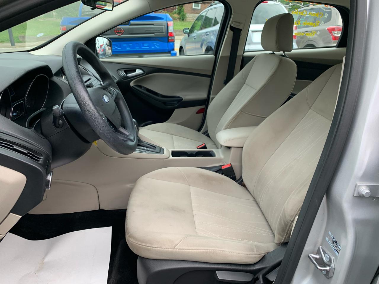 Ford Focus SE Sedan 2016