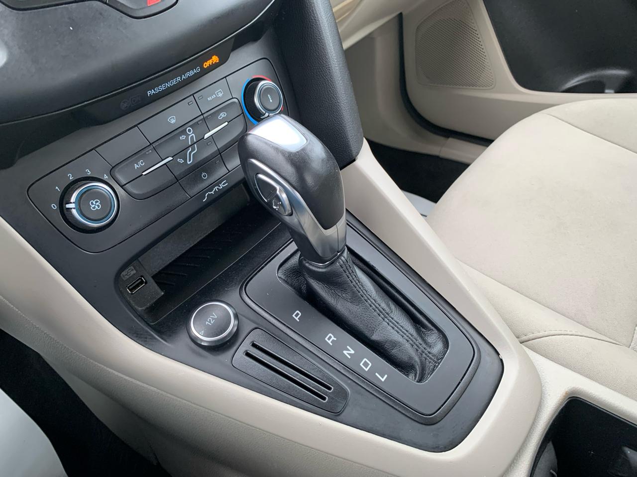 Ford Focus SE Sedan 2016