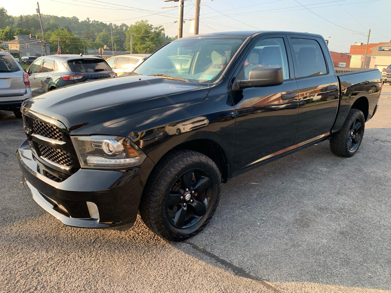 RAM 1500 4WD Crew Cab 140.5" Express 2014