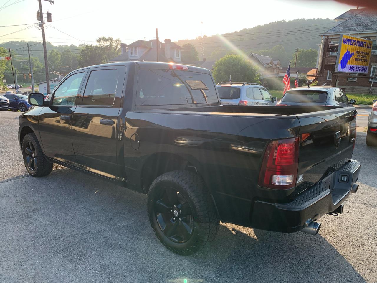 RAM 1500 4WD Crew Cab 140.5" Express 2014