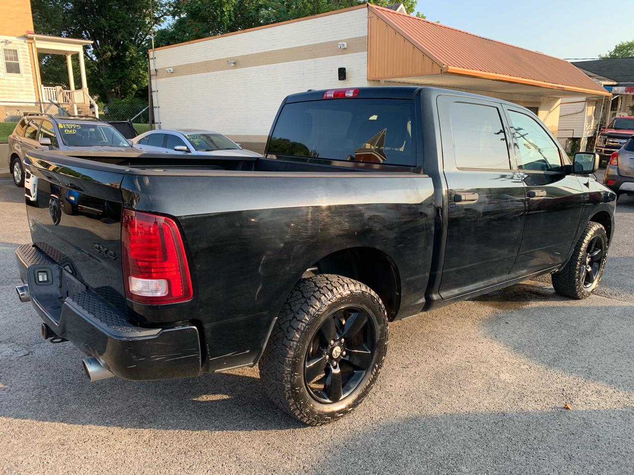 RAM 1500 4WD Crew Cab 140.5" Express 2014