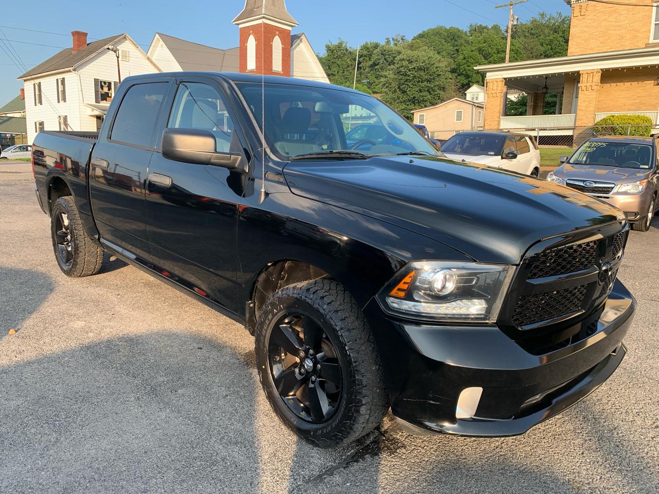RAM 1500 4WD Crew Cab 140.5" Express 2014