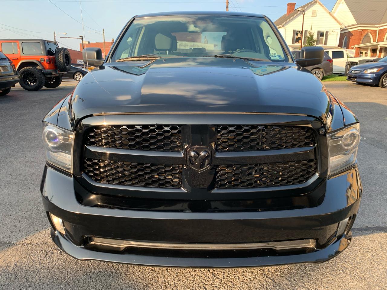 RAM 1500 4WD Crew Cab 140.5" Express 2014
