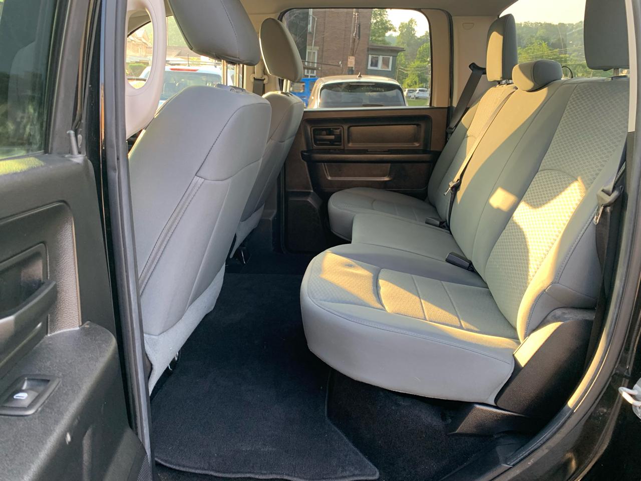 RAM 1500 4WD Crew Cab 140.5" Express 2014