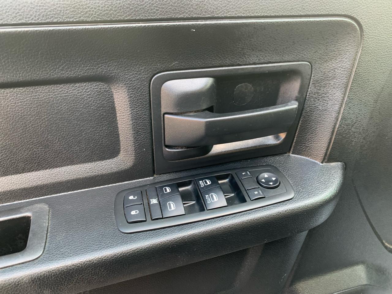 RAM 1500 4WD Crew Cab 140.5" Express 2014