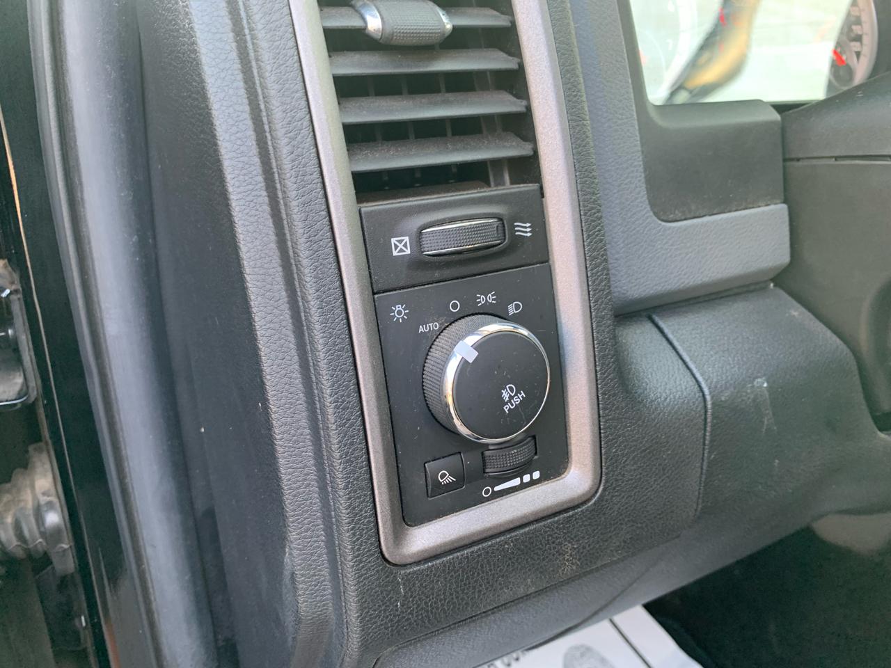 RAM 1500 4WD Crew Cab 140.5" Express 2014