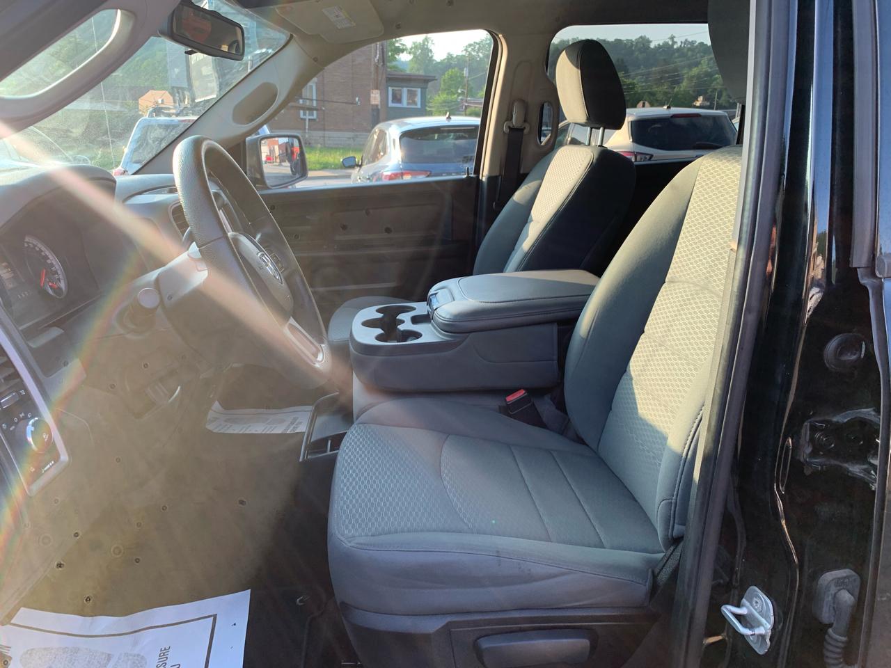 RAM 1500 4WD Crew Cab 140.5" Express 2014