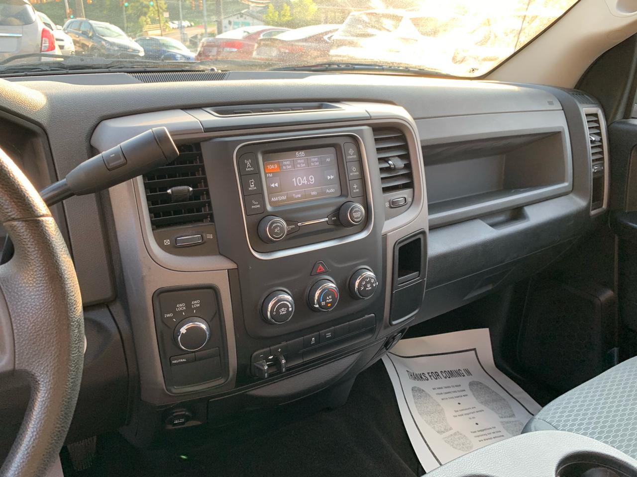RAM 1500 4WD Crew Cab 140.5" Express 2014