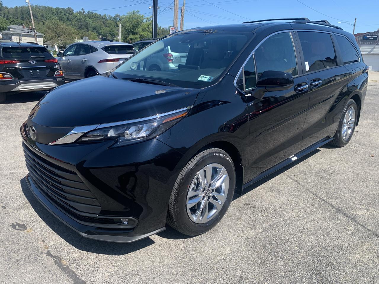 Toyota Sienna XLE 7-Passenger AWD 2026