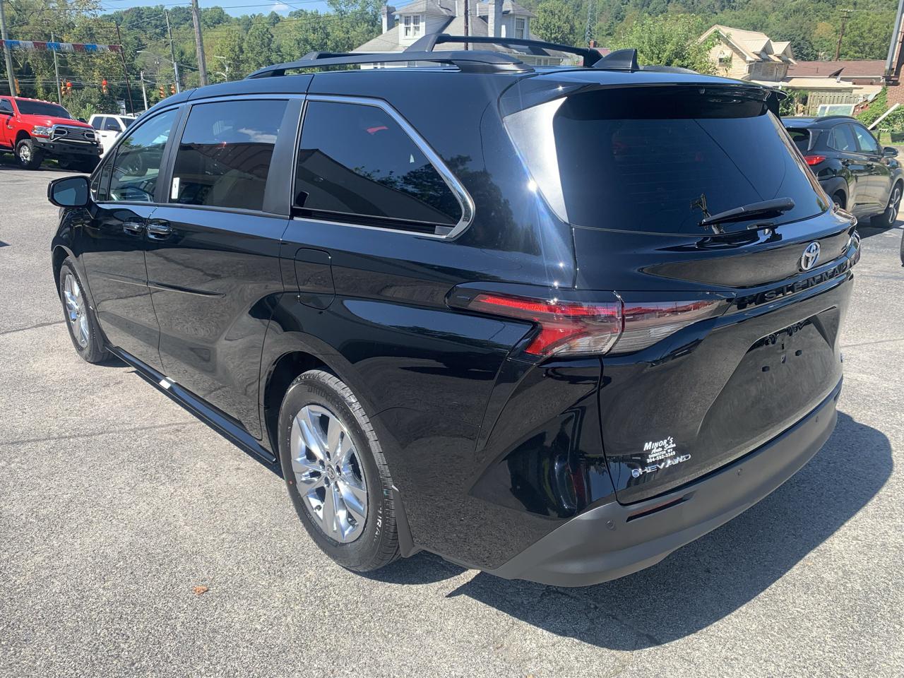 Toyota Sienna XLE 7-Passenger AWD 2026