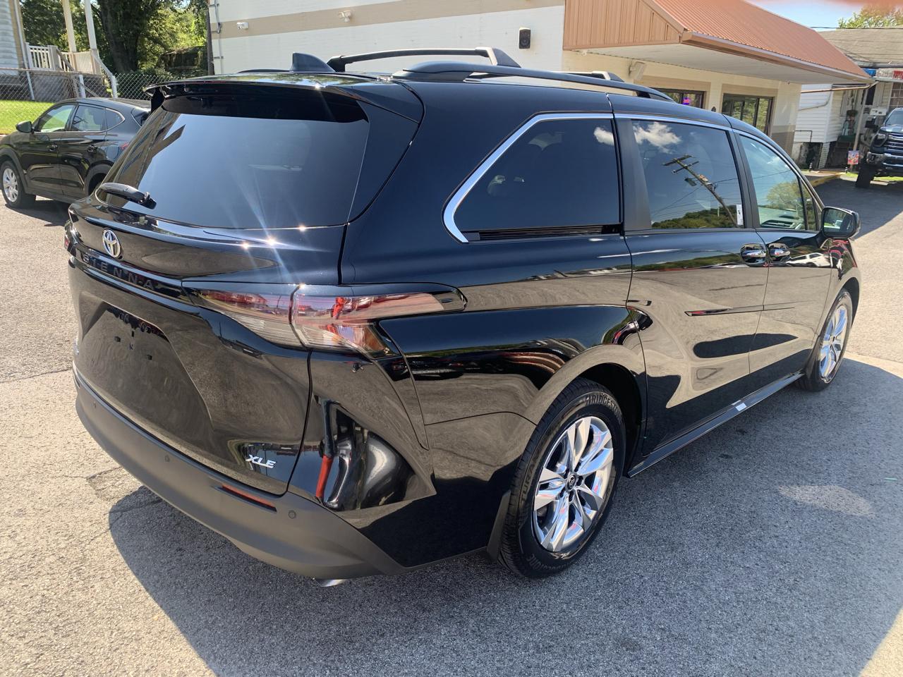 Toyota Sienna XLE 7-Passenger AWD 2026