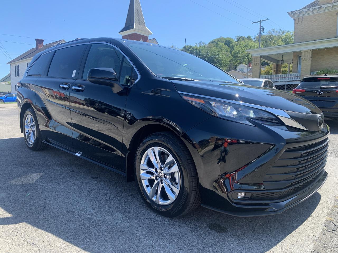 Toyota Sienna XLE 7-Passenger AWD 2026