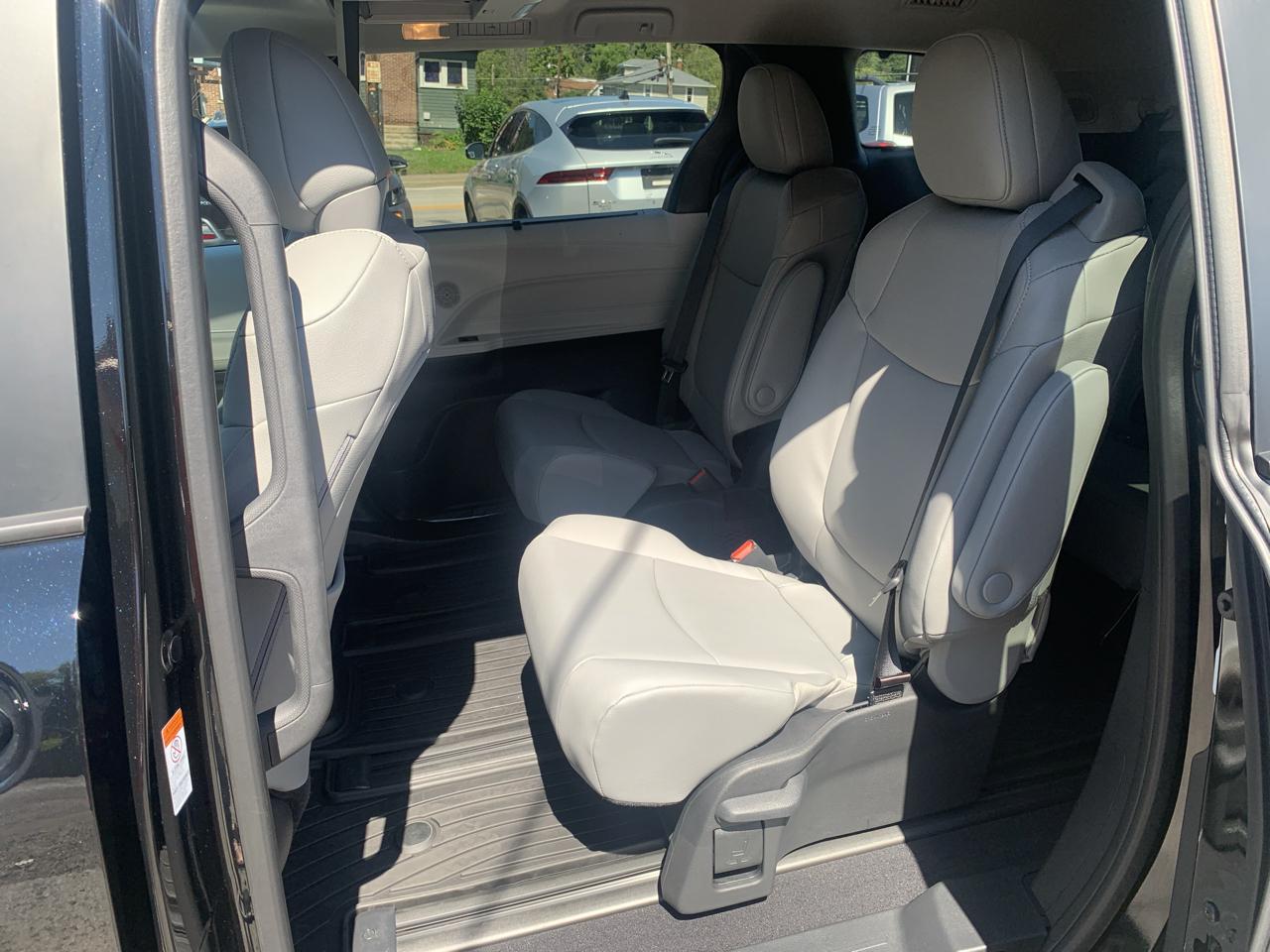Toyota Sienna XLE 7-Passenger AWD 2026