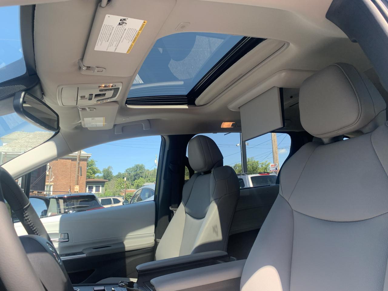 Toyota Sienna XLE 7-Passenger AWD 2026