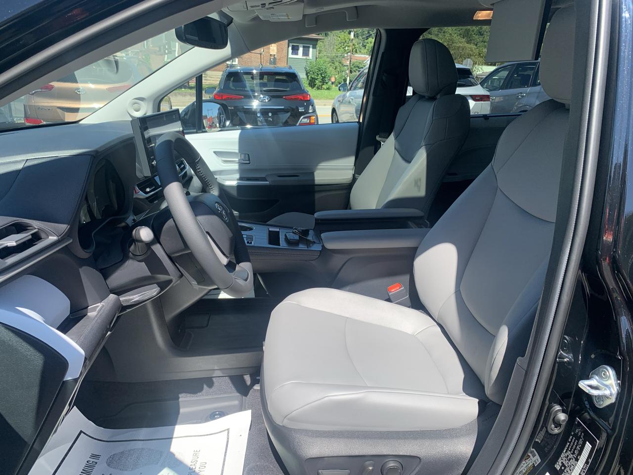 Toyota Sienna XLE 7-Passenger AWD 2026