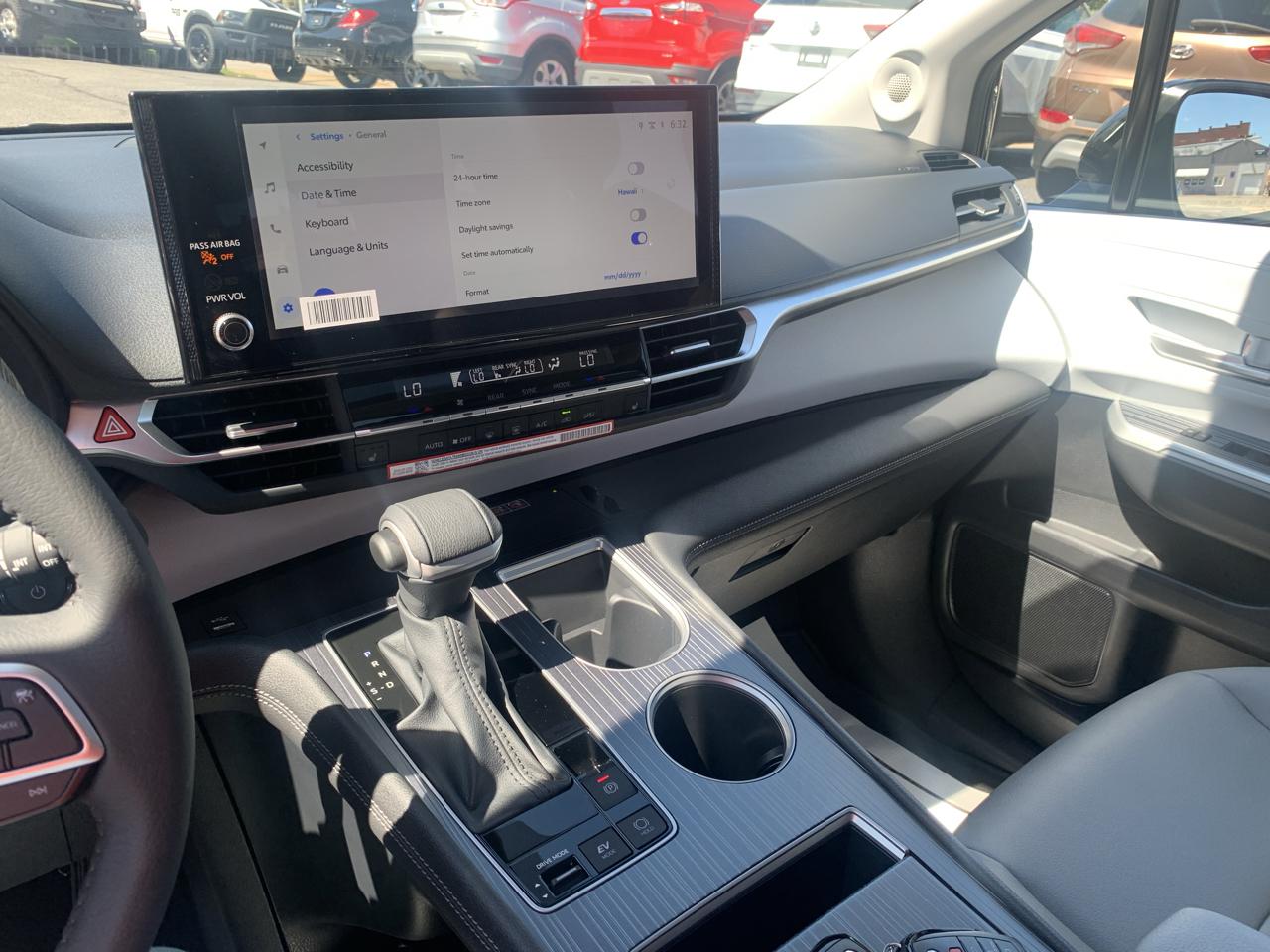 Toyota Sienna XLE 7-Passenger AWD 2026
