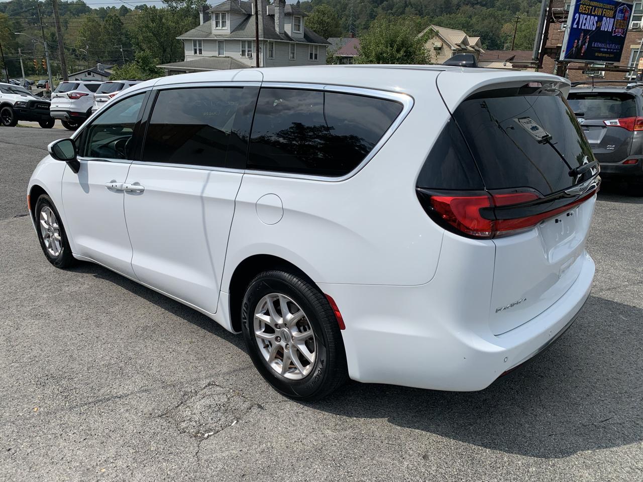 Chrysler Pacifica Touring L 2023