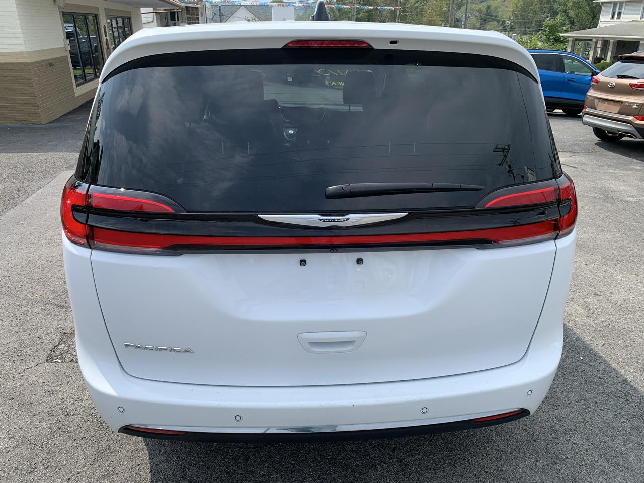 Chrysler Pacifica Touring L 2023