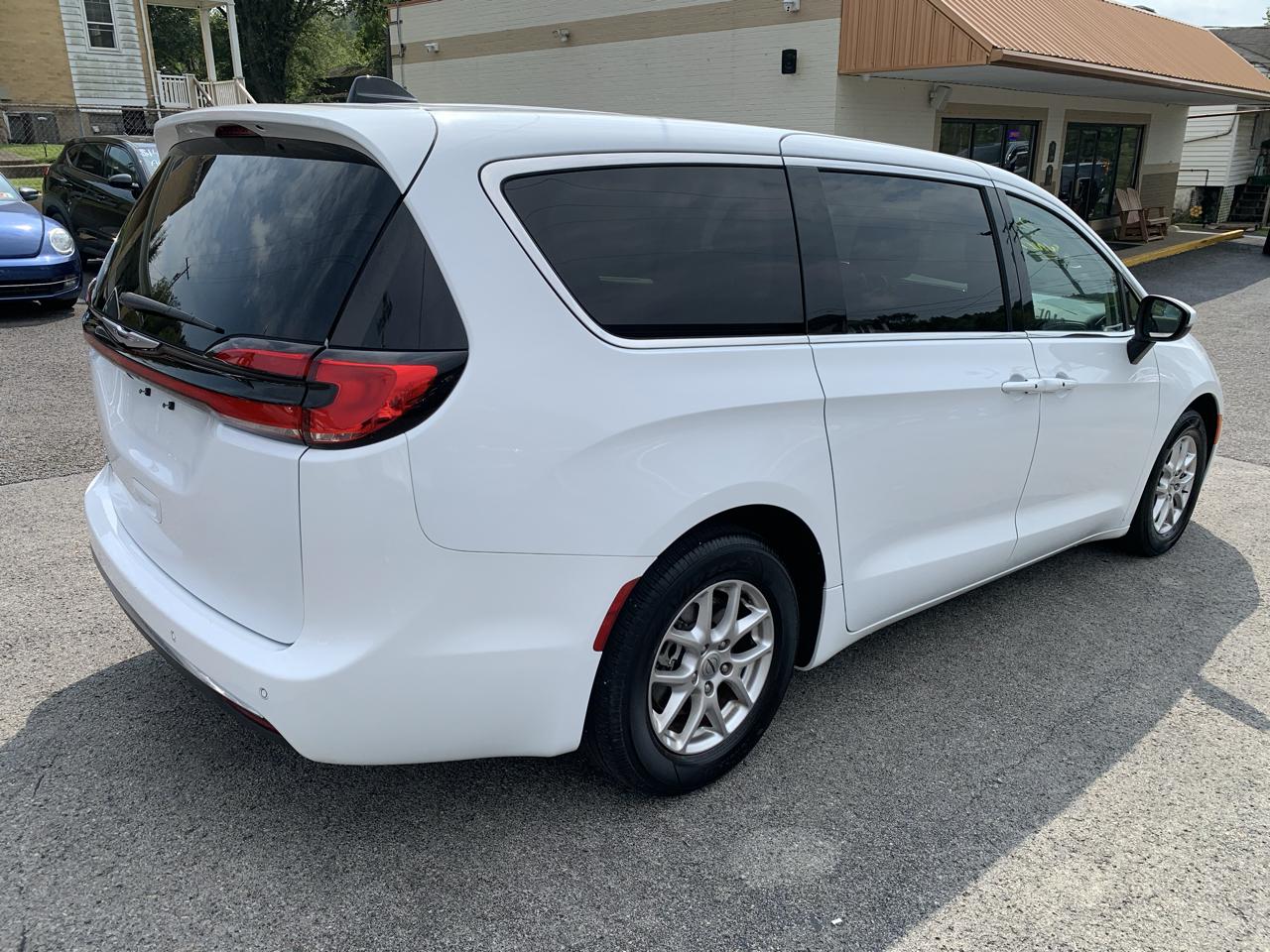 Chrysler Pacifica Touring L 2023