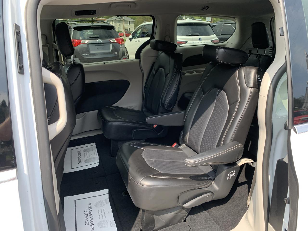 Chrysler Pacifica Touring L 2023