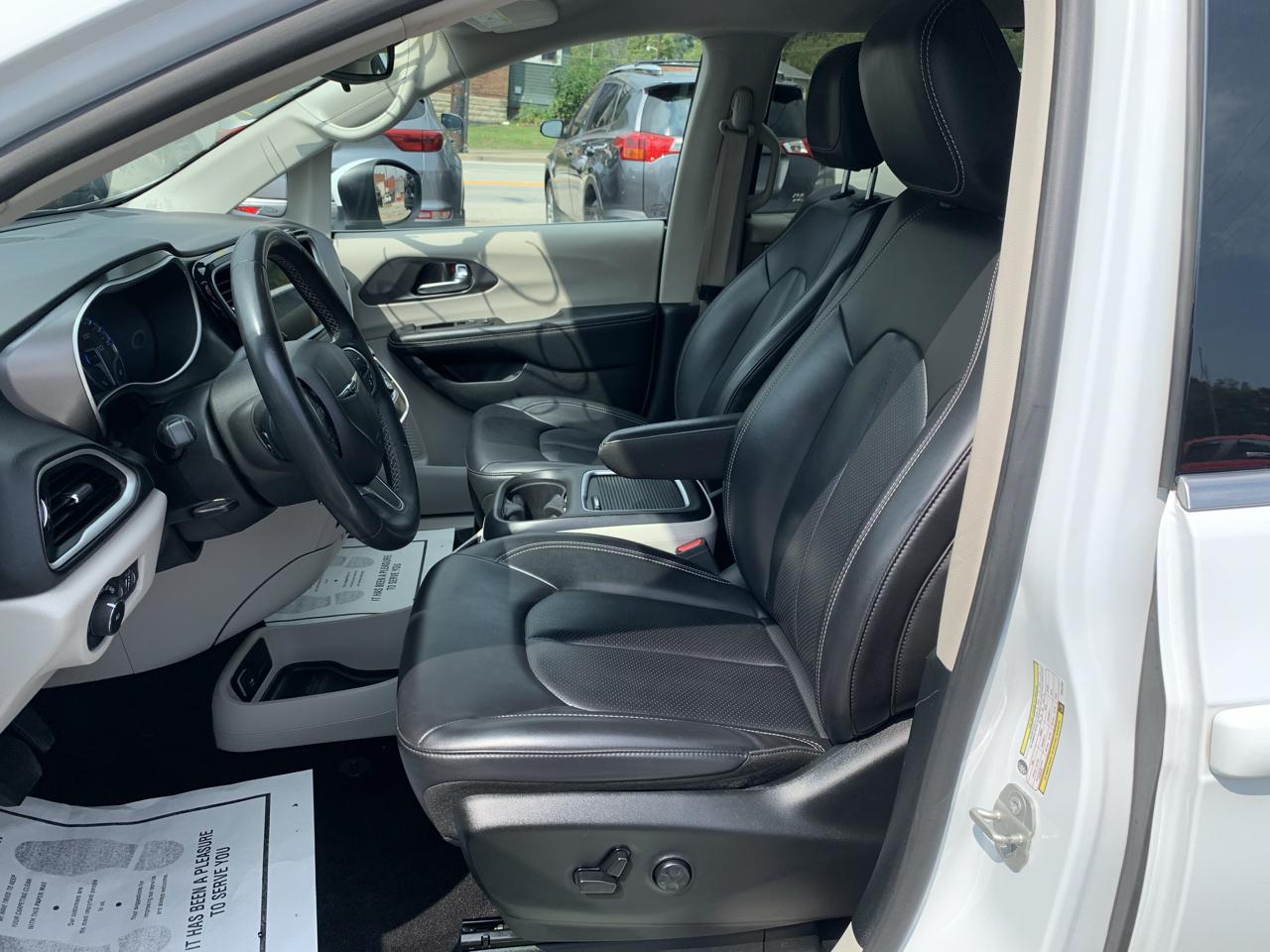 Chrysler Pacifica Touring L 2023