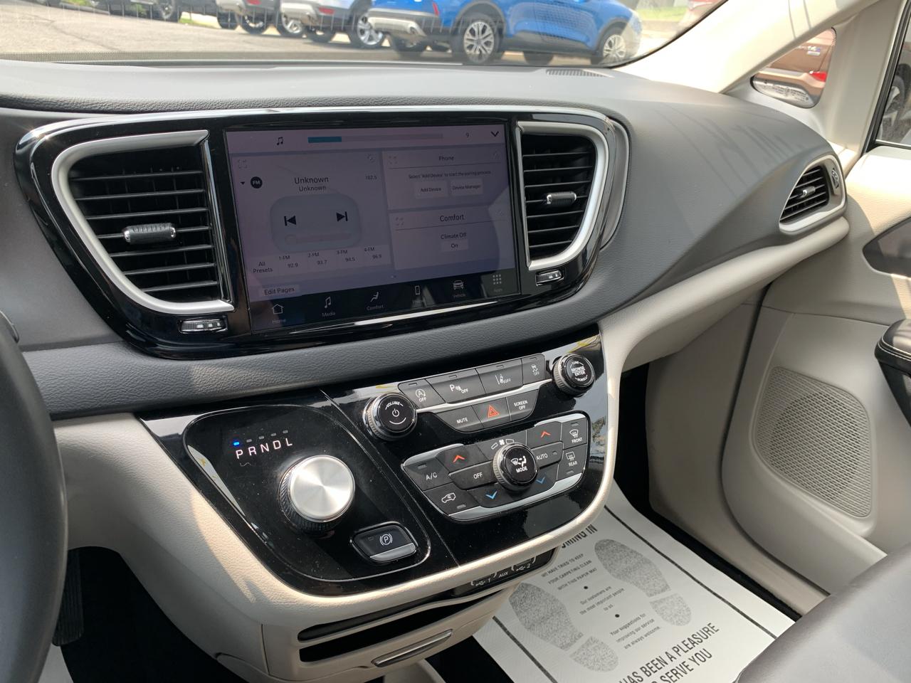 Chrysler Pacifica Touring L 2023