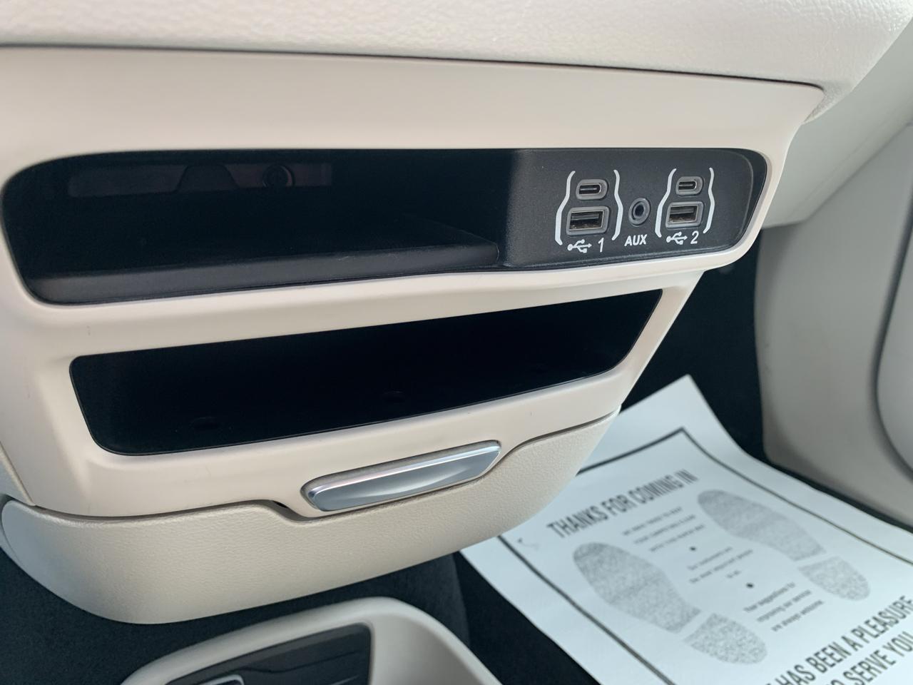 Chrysler Pacifica Touring L 2023